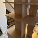 Bibliothèque autour d’un mur