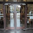 Porte sas d'entrée d'une Église
