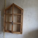 Vitrine en récupérant une vieille fenêtre