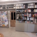 Bibliothèque géante en Valchromat kaki