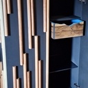 Un meuble et des bâtons...