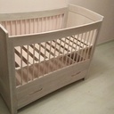 Lit pour bébé avec tiroir