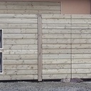 Dissimuler une pompe à chaleur et les poubelles