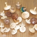 Une série de toupies