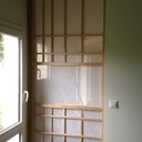 Cloison coulissante inspiration japonaise et bibliothèque