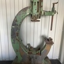 Lot 3 machines. 1scie à ruban 1dégau 1 perceuse colonne