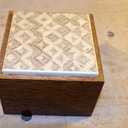 Boite et essai de motifs à partir de contreplaqué