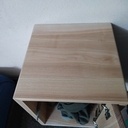 Table de chevet suspendue en frêne