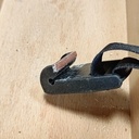 Dispositif de serrage pour coupe d'onglet sur panneaux © 2025