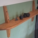 Etagères avec des volets de table