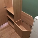 Placard d'entrée avec son petit banc-coffre à chaussures