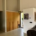 Des placards aux poignées longues