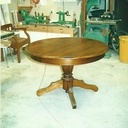 Table ronde en merisier