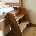 Lit cabane avec tiroirs et escalier