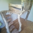 Lit d'enfant en bois de récupération