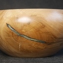 Un bol avec inclusion epoxy