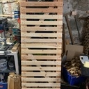 Une série de portes et portail en palettes