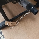 Tendeur de cordelette pour maintenir un tuyau d'aspirateur