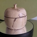 Petite boîte en bois échauffé