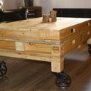 Table basse en bois de palette avec plateau escamotable