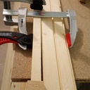 Il faut ruser pour creuser la mortaise sur le coté