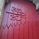 Des portes étonnantes sur une église
