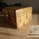 Petit coffret en chêne et epoxy