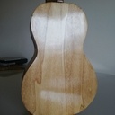 Ukulélé en cagettes