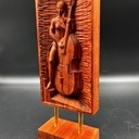 Jeune femme à la contrebasse