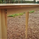 Console aux pieds gainés.