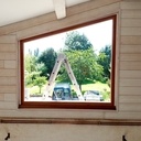 Châssis à pan coupé assemblé par enfourchement avec double vitrage fixé par parcloses à talon