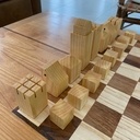 Table basse avec échiquier et pièces