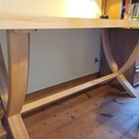 Bureau aux pieds courbes