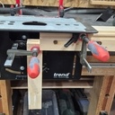 Guide tenon-mortaise Trend utilisé pour l'assemblage des pieds.