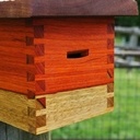 Petite tirelire d'extérieur.