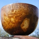 Un grand bol loupé en chêne