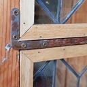 Pose d'un vaisselier à partir de vieux matériaux