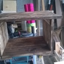 Lit et table de chevet en bois de palette