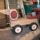 Petit basset en chêne