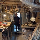 un peu encombre l atelier ;;pas bcp de place mais suffisament pour de petits instrument ;;par contre je m attaque a construir une harpe et la place me manque mais j arriverai au but;;;