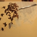 Marqueterie femme au papillons