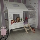 Lit cabane pour la petite....
