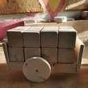 Tracteur et remorque de cubes