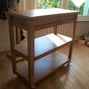 Desserte en chêne à roulettes