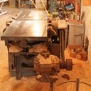 La fildèle dégau-rabo débarasser des 2mm de rouilles sur les plateaux et équipés de cordes et poulies pour lever et maintenir la fonte