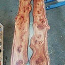 Table en orme et résine