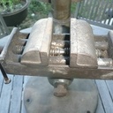 Notez l'étau à serrage parrallèle !