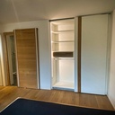 Armoire encastrée et porte coulissante, chêne et strat'