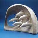 Dauphins sortant de la vague