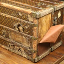 Reconstruction d'une malle Louis Vuitton